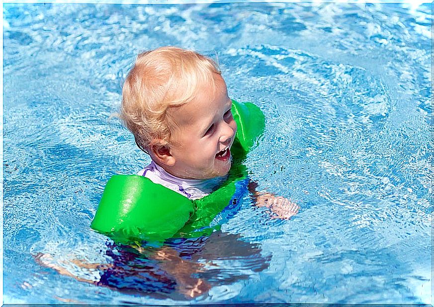 11 things you should take to the pool for your baby