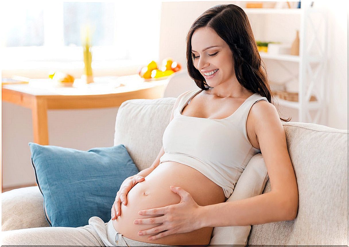 Pregnant woman thinking of natural remedies for teeth whitening during pregnancy.