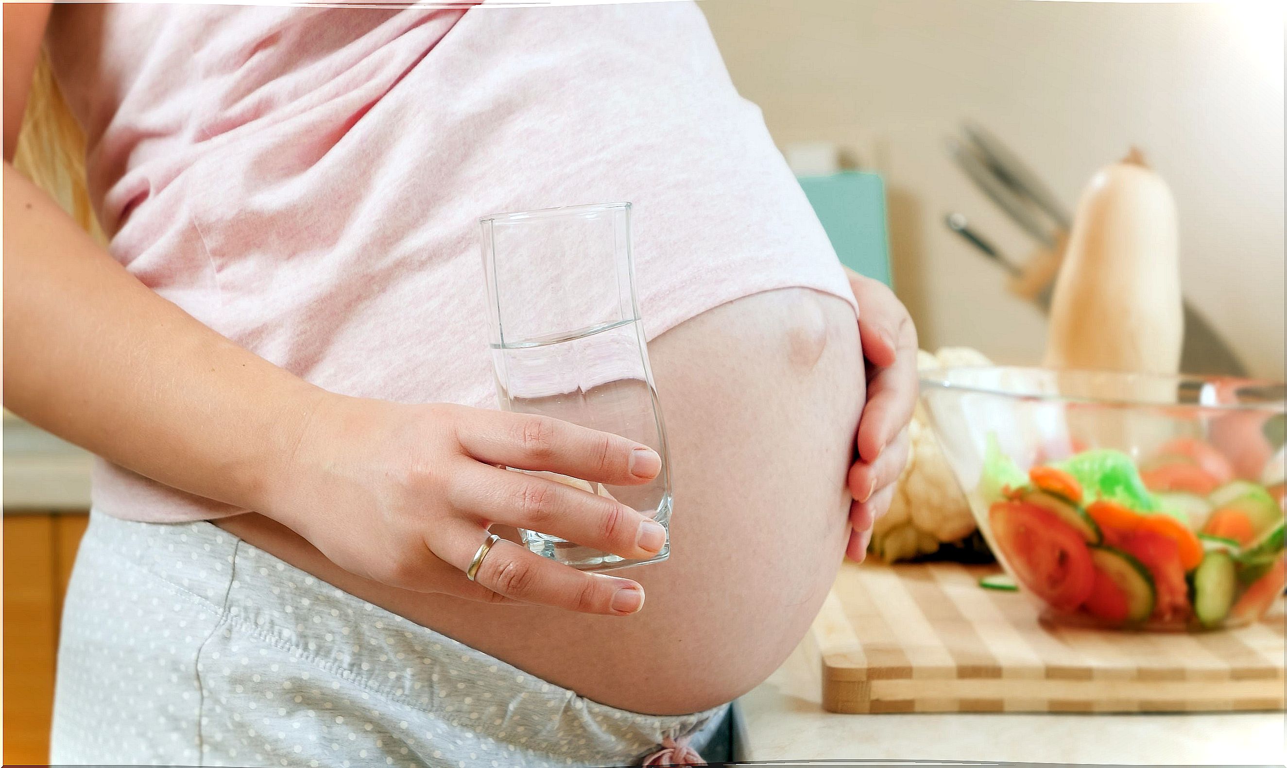 3 benefits of water in pregnancy