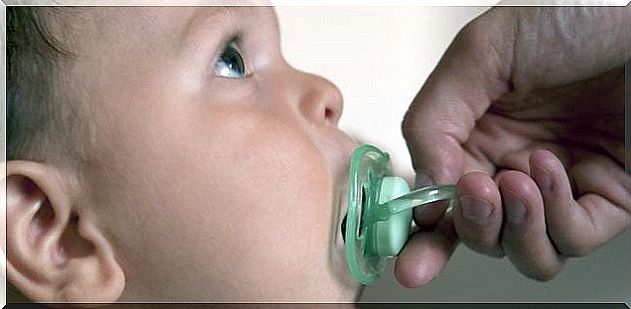 3 reasons why your baby does not want to give up the pacifier