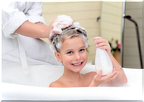 6 tips to fight dandruff in children.