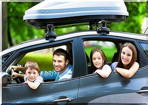 How to prevent car accidents when traveling with your children