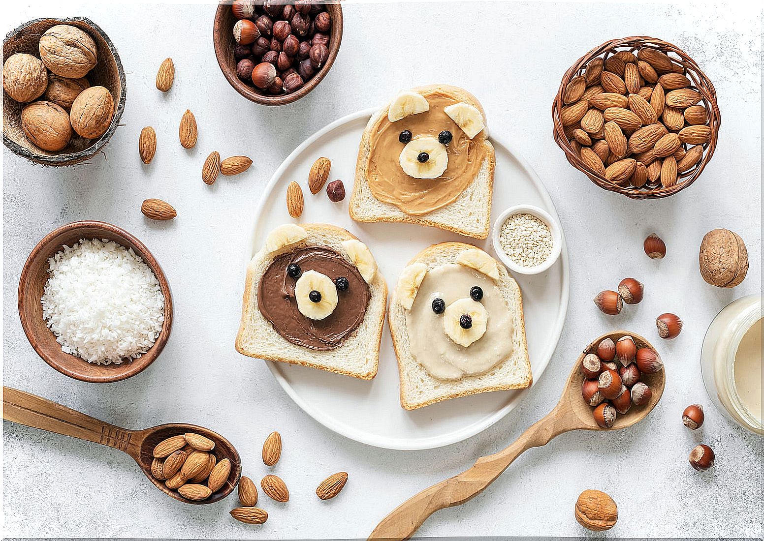 Nut cream toasts.