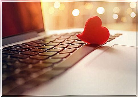 Can you fall in love through the Internet?