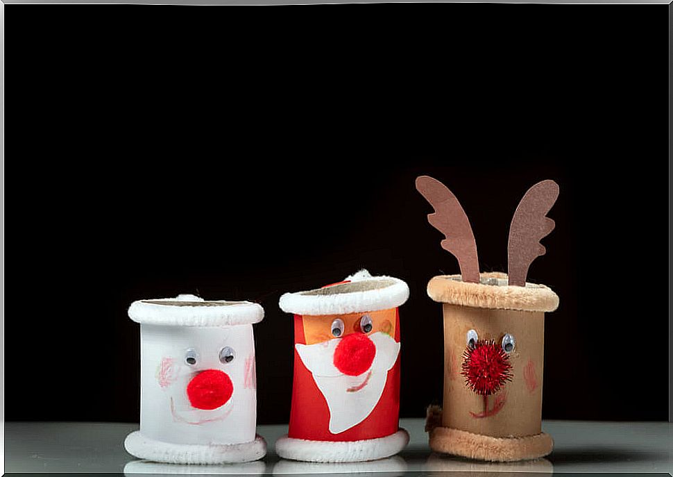 Characters made with rolls of paper, one of the Christmas crafts that we propose.