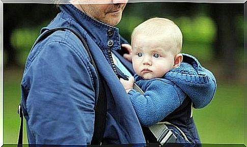 Hanging backpacks to carry the baby should be comfortable for the little ones and their parents.