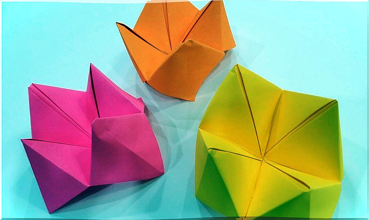 How to make a paper kite?