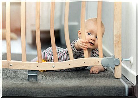 It is advisable to put fences on the stairs to prevent children from falling