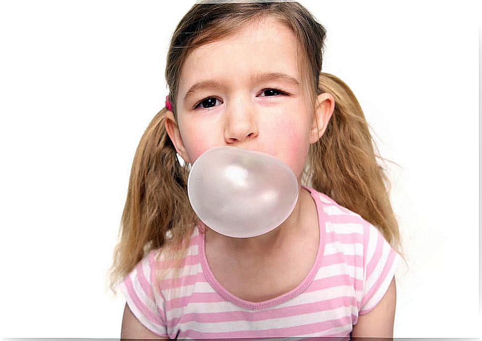 My child has swallowed gum, what to do?