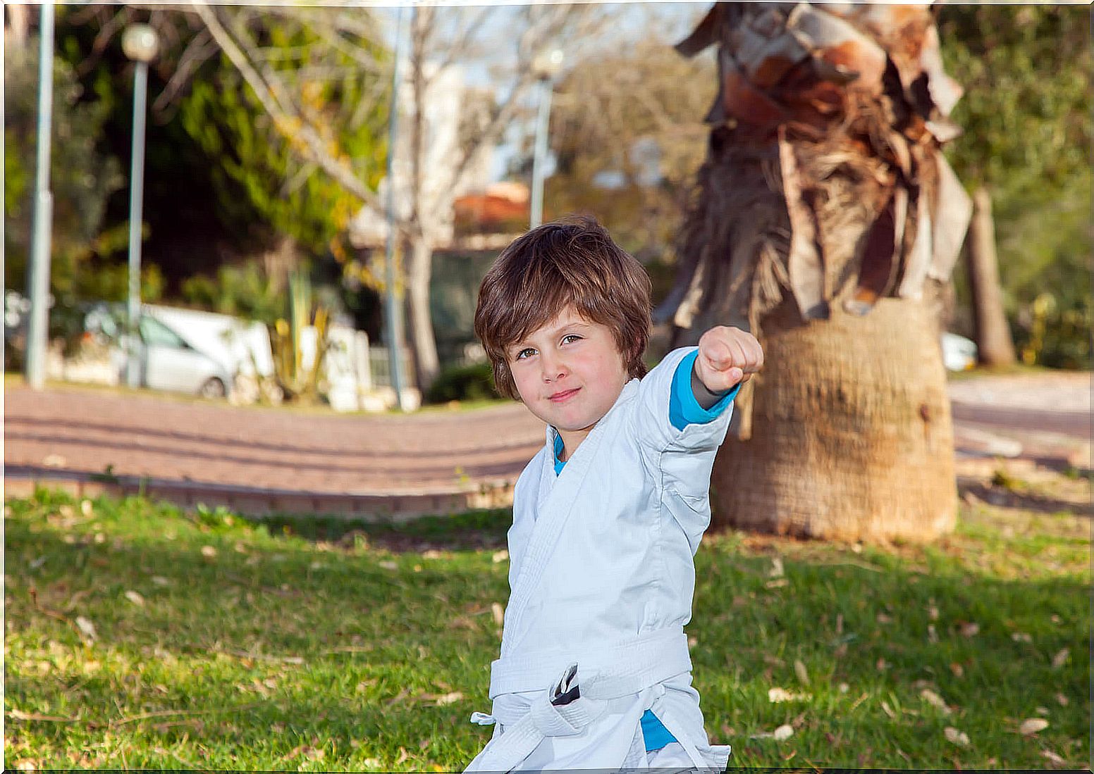 Child practicing judo to understand the relationship between sport and childhood emotions.