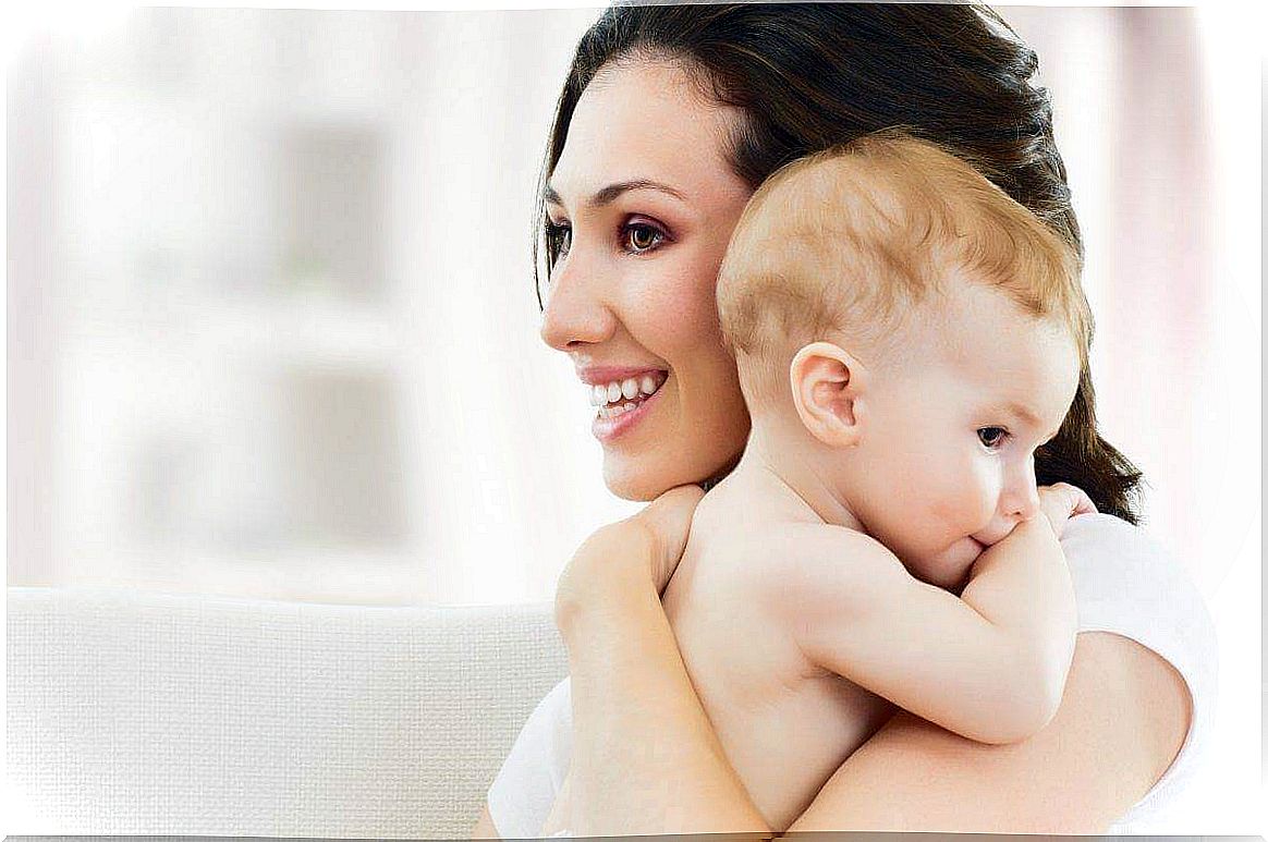 Mom hugging her baby because it is beneficial for her brain.