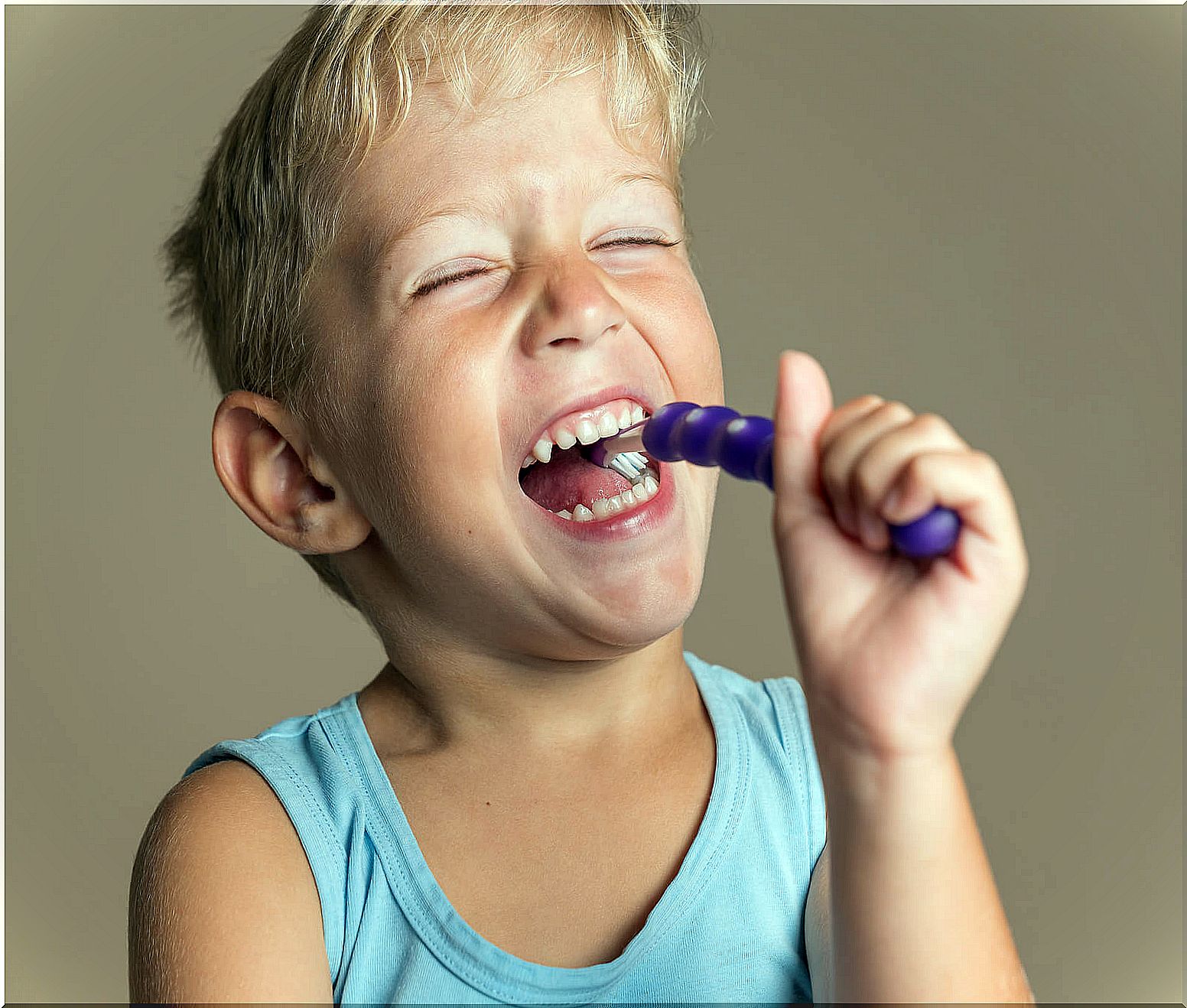 Child brushing teeth happy.